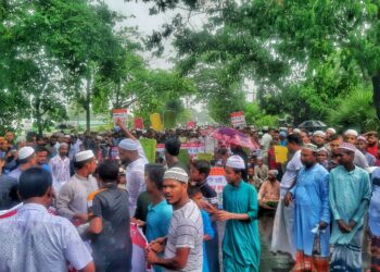 ইলিয়াস হত্যার বিচারের দাবিতে ঢাকা-পাবনা মহাসড়ক অবরোধ করে বিক্ষোভ ও মানববন্ধন