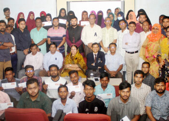 পাবিপ্রবিতে অসচ্ছল ও মেধাবী শিক্ষার্থীদের বৃত্তি প্রদান