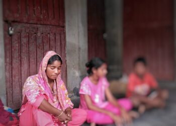 জুয়া খেলা ও নির্যাতন বন্ধে থানায় অভিযোগ করায় স্ত্রীকে ডিভোর্স, তিন দিন ধরে অনশন 