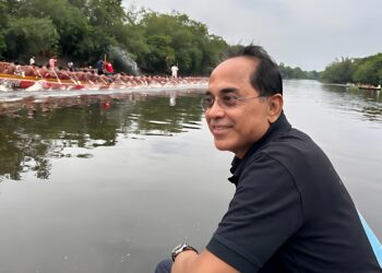 উৎসবমুখর পরিবেশে শেষ হলো আটঘরিয়ার ঐতিহ্যবাহী নৌকা বাইচ প্রতিযোগিতা