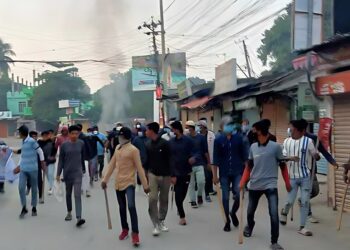 ঈশ্বরদীতে ঝটিকা মিছিল অগ্নিসংযোগ, ভাঙচুর