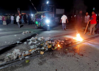 ঈশ্বরদীতে ককটেল বিস্ফোরণের পর বিএনপি নেতার অফিস ভাংচুর