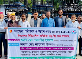 আটঘরিয়ায় শিক্ষাপ্রতিষ্ঠানে ২৫৭ জোড়া ব্রেঞ্চ বিতরণ