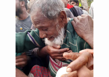 পাবনায় বেপরোয়া ট্রাকের চাপায় বৃদ্ধ নিহত, ট্রাকসহ চালক আটক