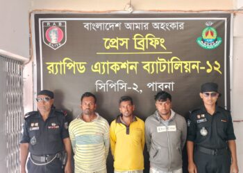 পাবনার সাঁথিয়ায় গৃহবধূ গণধর্ষণ মামলায় অভিযুক্ত ৩ আসামি গ্রেপ্তার
