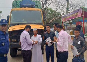 হাইড্রোলিক হর্ন জব্দের পর ধ্বংস করলো পানা পরিবেশ অধিদপ্তর