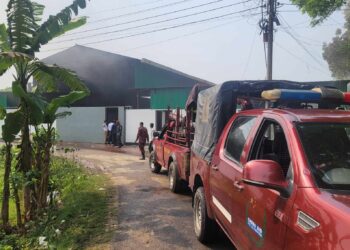 পাবনায় কসমেটিক্স গোডাউনে আগুন, আড়াই ঘন্টার চেষ্টায় নিয়ন্ত্রণে 