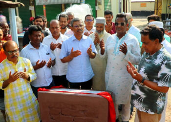 পাবনার গয়েশপুরে একটি রাস্তা মেরামত কাজের উদ্বোধন করলেন -এমপি প্রিন্স 