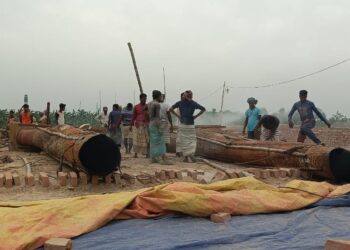 পাবনায় পরিবেশ অধিদপ্তরের অভিযান এ এন্ড বি ইটভাটায় ১ লাখ টাকা জরিমানা