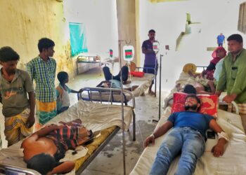 সিএনজি স্ট্যান্ড দখল নিয়ে‌ পাবনায় আওয়ামী লীগের দুই গ্রুপে সংঘর্ষ, আহত ২০