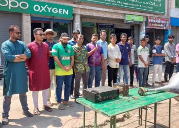 দুই বিশ্ববিদ্যালয়ে দুইজনকে পিটিয়ে হত্যার বিচার দাবিতে চাটমোহরে ছাত্র-জনতার মানববন্ধন 