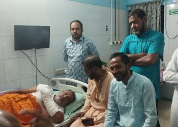 স্বেচ্ছাসেবক দলের সভাপতি আহত জিলানীকে দেখতে হাসপাতালে যান পাবনা জেলা স্বেচ্ছাসেবক দল নেতা আকাশ