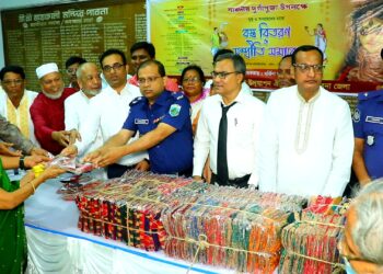 পাবনায় দুর্গাপূজা উদযাপন উপলক্ষে দুস্থ ও অসহায়দের মাঝে বস্ত্র বিতরণ ও সম্প্রতি সমাবেশ হয়েছে