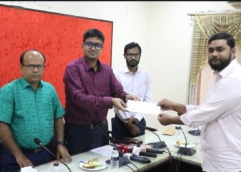 ঈশ্বরদীতে ছাত্র-জনতার আন্দোলনে আহতদের ক্ষতিপূরণ প্রদান।