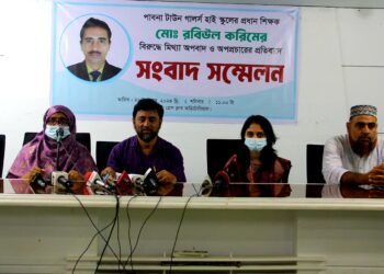 মিথ্যা অভিযোগে প্রধান শিক্ষককে ফাঁসানোর অভিযোগ!