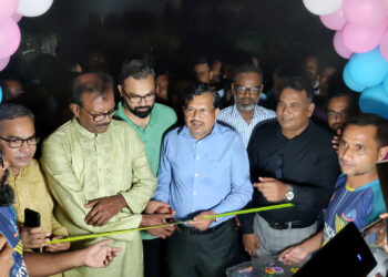 চাটমোহরে ব্যাডমিন্টন কোট উদ্বোধন করলেন শিমুল বিশ্বাস 