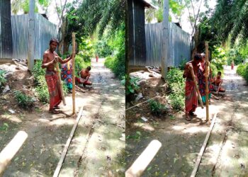 চাটমোহরে ২শ’ বছরের রাস্তা বন্ধ করে প্রতিবন্ধকতার অভিযোগ; ২২টি পরিবারের দুর্ভোগ