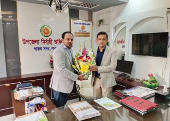 পাবনার সদর উপজেলা নবাগত ইউএন যোগদানের পর ফুলেল শুভেচ্ছা বিনিময়