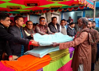 বিএনপি চেয়ারপার্সনের বিশেষ সহকারী  শিমুল বিশ্বাসের নির্দেশনায় পাবনায় ৫ শতাধিক শীতার্তদের মাঝে কম্বল বিতরণ