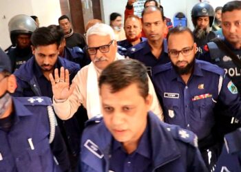 পাবনায় টুকুর জামিন নামঞ্জুর, শিক্ষার্থীদের জুতা ও ডিম নিক্ষেপ!