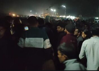 ঈশ্বরদীতে ট্রেন ইঞ্জিনের ধাক্কায় দুমড়ে-মুচড়ে গেলো সিএনজি-রিকশা, আহত ৭