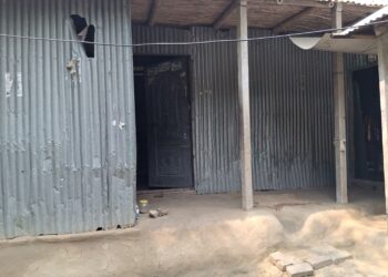 পাবনায় বালু  উত্তোলনের প্রতিবাদ করায় মহিলা মেম্বারের বাড়িতে হামলা 