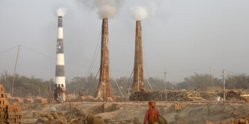 পাবনায় ১৬৫ ইট ভাটার ১৪১ টিই অবৈধ, কাঠ পুড়ছে ৯২ ভাটায় !