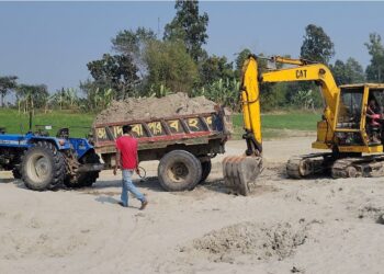 পাবনায় বিএনপি নেতাদের নেতৃত্বে চলছে বালু উত্তোলনের উৎসব, প্রশাসন নিরব