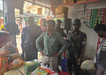 তেল মজুদসহ নানা অনিয়মে পাবনায় ১০টি প্রতিষ্ঠানকে ২ লক্ষাধিক টাকা জরিমানা