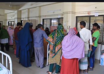 পাবনায় গর্ভবতী মায়ের বাচ্চা প্রসবকালে ভুমিষ্ঠ শিশুর দেহ থেকে মাথা বিচ্ছিন্ন।