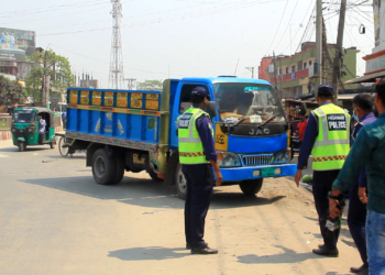 পাবনার ঈশ্বরদীতে হাইওয়ে পুলিশের সচেতনামূলক সভা ।