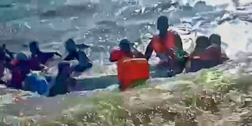 কাজিরহাট-আরিচা নৌরুটে স্পিডবোট ডুবি, ১৮ যাত্রীকে জীবিত উদ্ধার